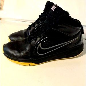 Nike Kids Tennis Shoes US Size 6Y